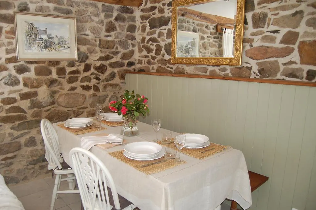 Corentin Cottages - Stewart Morpurgo Plomodiern Гостевой дом