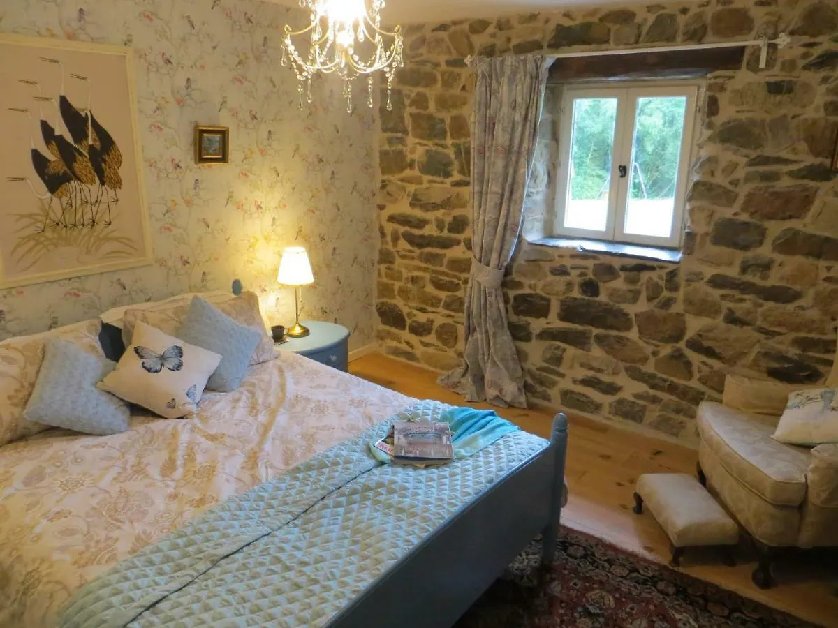 Гостевой дом Corentin Cottages - Stewart Morpurgo Plomodiern