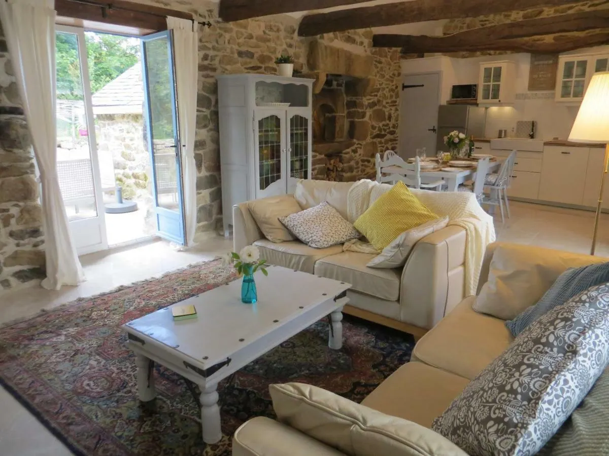 Corentin Cottages - Stewart Morpurgo Plomodiern