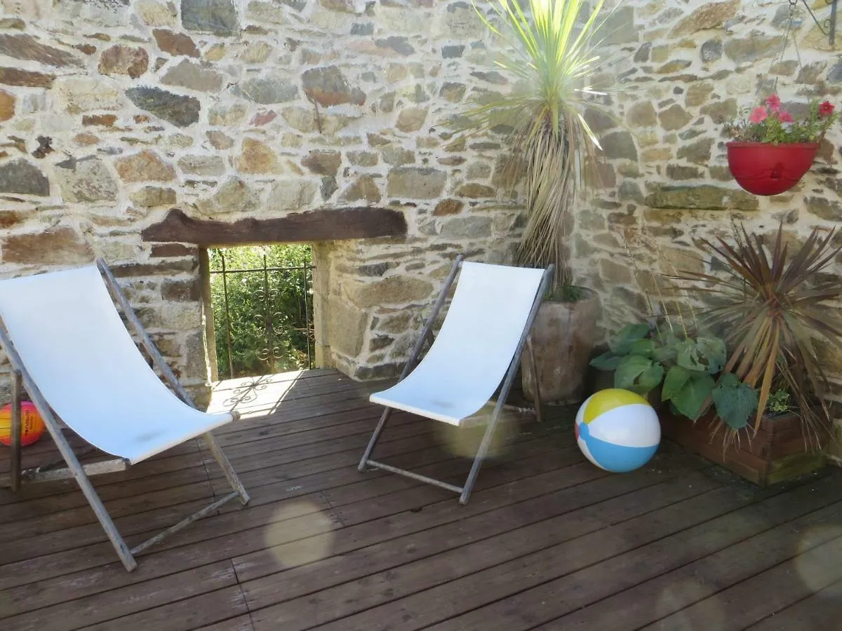 Corentin Cottages - Stewart Morpurgo Plomodiern