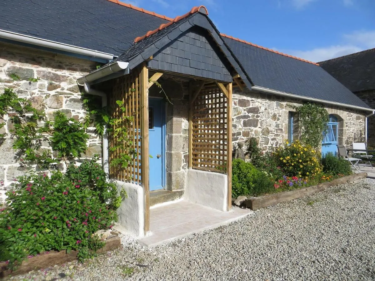 Corentin Cottages - Stewart Morpurgo Plomodiern